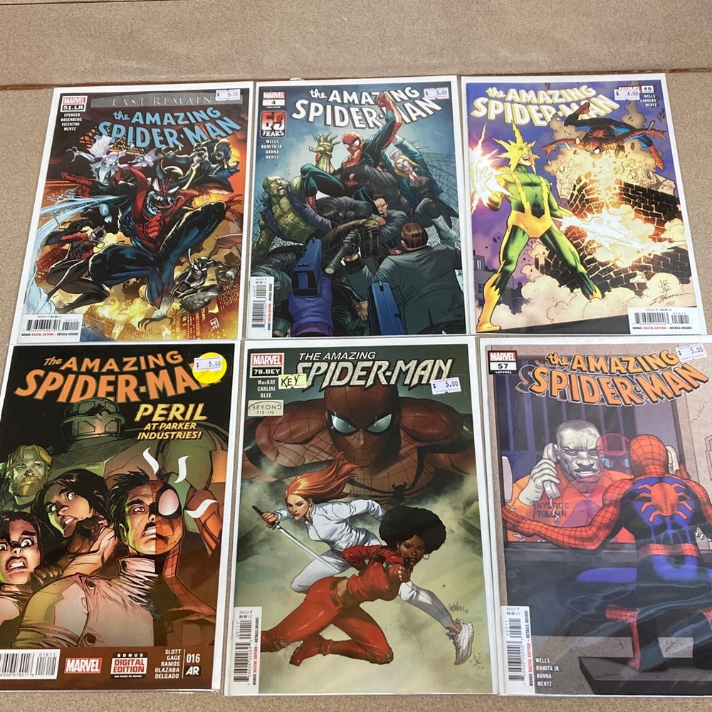 Marvel Amazing Spider-Man Comic Book Set with Red and Blue Covers